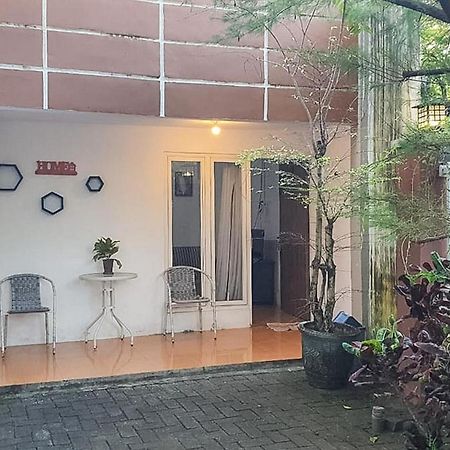Syafa Homestay Syariah Mitra Reddoorz Tuban  外观 照片
