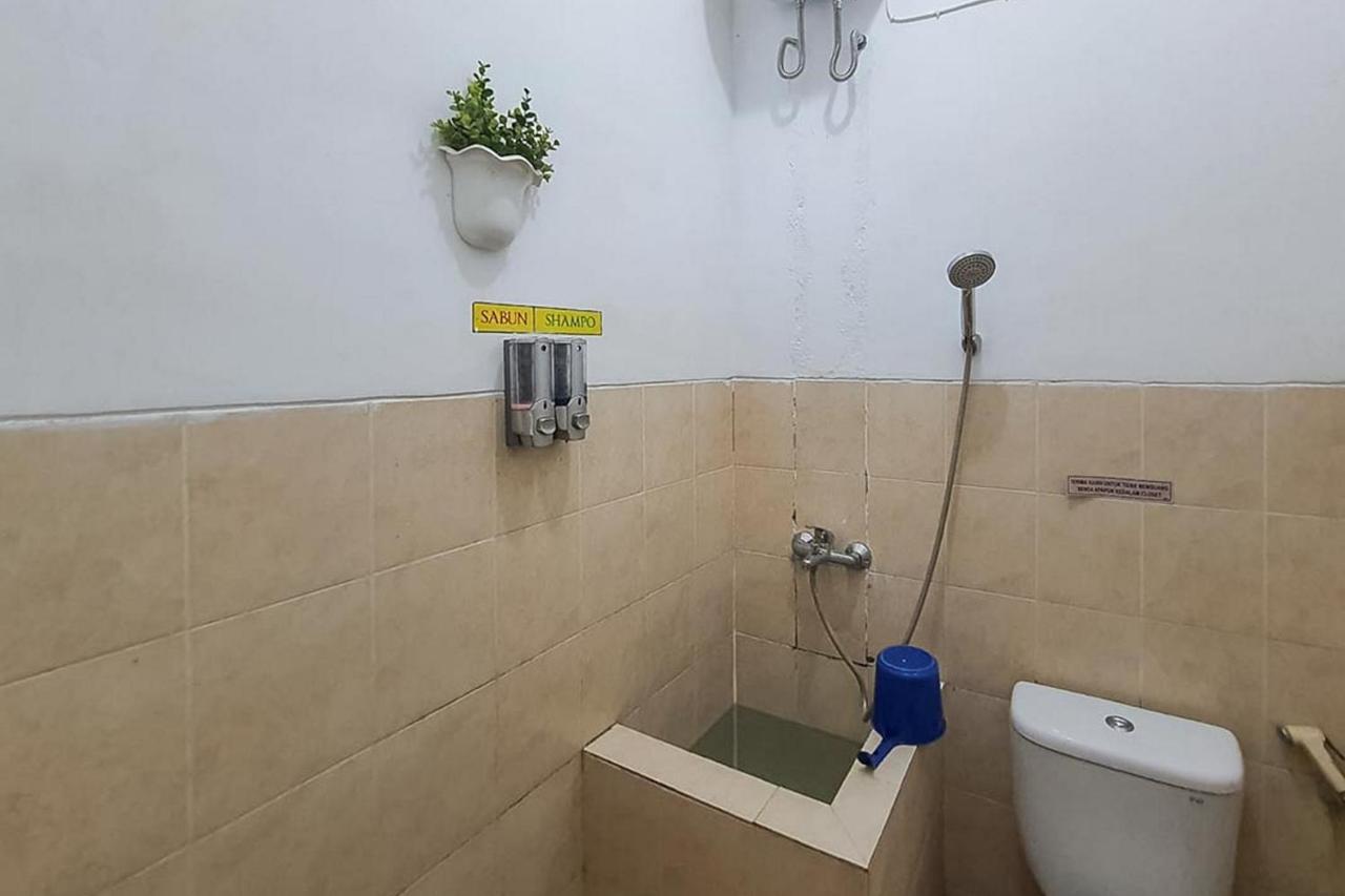 Syafa Homestay Syariah Mitra Reddoorz Tuban  外观 照片