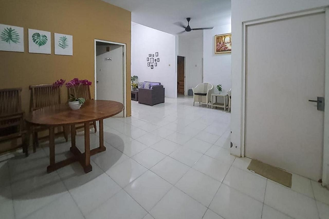 Syafa Homestay Syariah Mitra Reddoorz Tuban  外观 照片