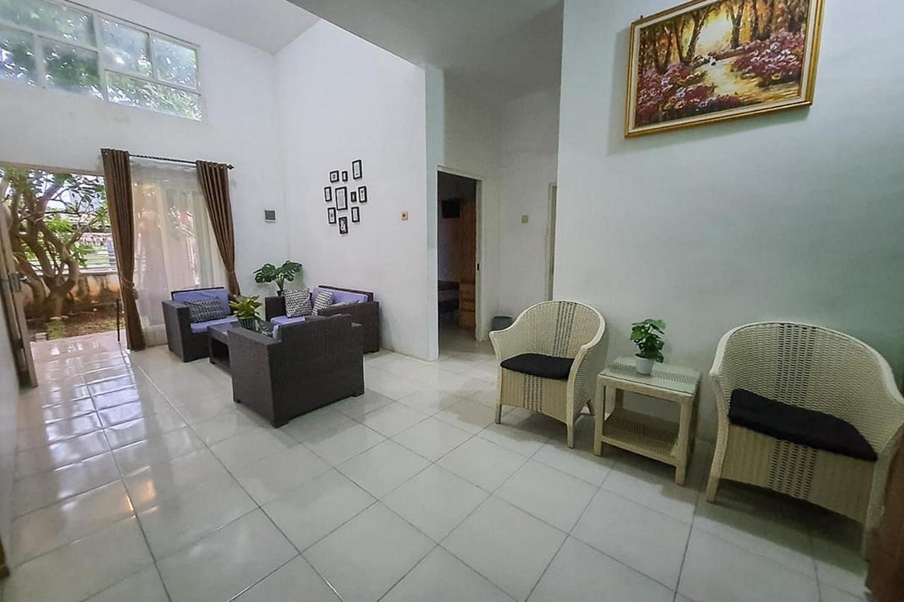 Syafa Homestay Syariah Mitra Reddoorz Tuban  外观 照片