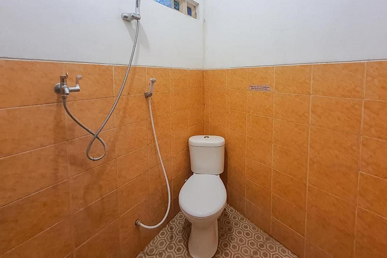 Syafa Homestay Syariah Mitra Reddoorz Tuban  外观 照片