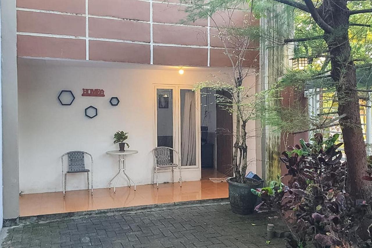 Syafa Homestay Syariah Mitra Reddoorz Tuban  外观 照片